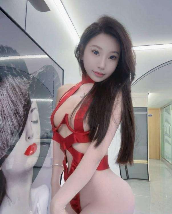巨骚制服诱惑沈露露-91茶馆