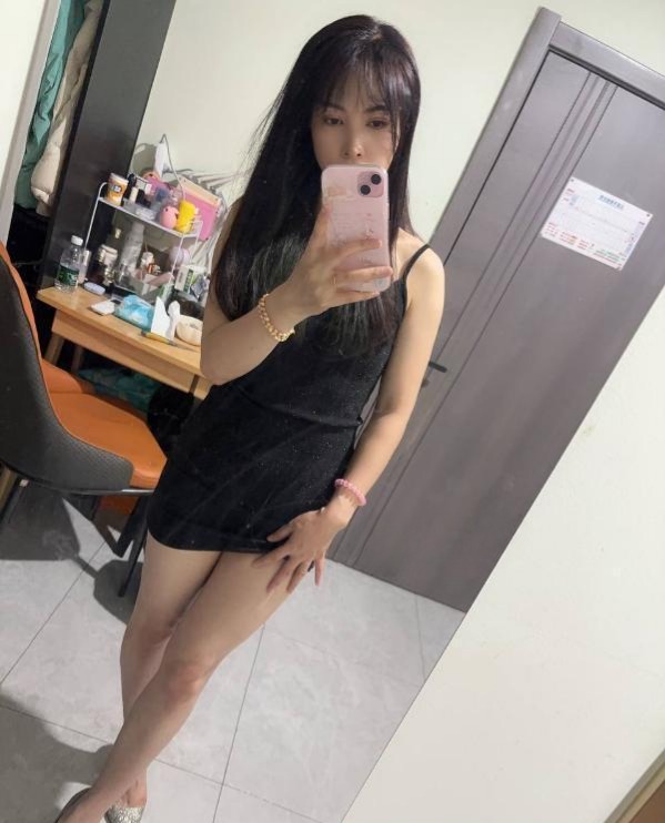 浦东白皙长腿丝足少妇-91茶馆