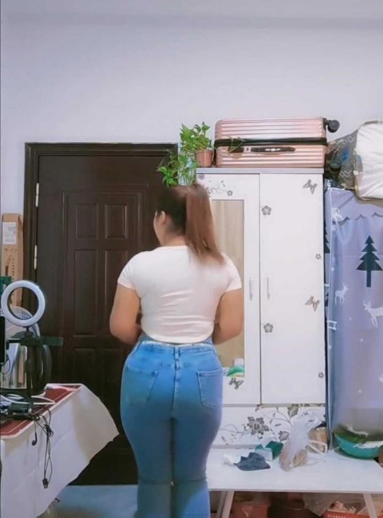 白云丰满少妇-91茶馆
