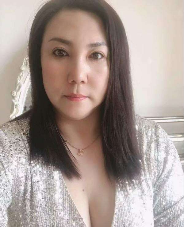 巨乳肥臀熟女姐姐-91茶馆